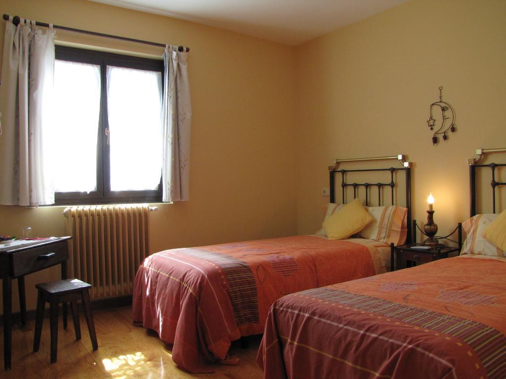 Hostal Rural Huartearena Iza Exterior photo