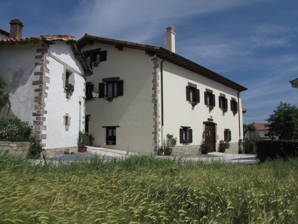 Hostal Rural Huartearena Iza Exterior photo